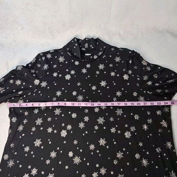 AVENUE your Tee Sz 18/20 NWT Black Turtleneck W/ Silver Sparkle Snowflakes - Picture 4 of 6